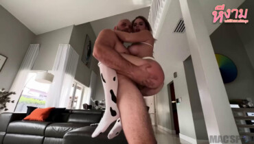 หนังโป๊ฝรั่งXXX Brandy Renee สาวชุดลูกวัวสุดเด็ดมาเย็ดเสียวกับพี่โล้นนักกล้าม มาจับเย็ดท่าหมา ซอยหีอย่างเด็ด แล้วมาจับเย็ดท่ายาก มาจับอุ้มแตงกระแทกหี อย่างมันส์ เย็ดท่าหมาจนน้ำแตกคารู